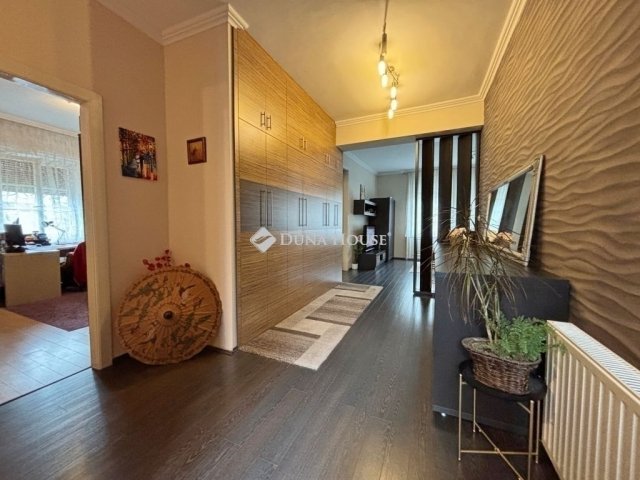 Eladó téglalakás, Szombathelyen 105 M Ft, 4 szobás