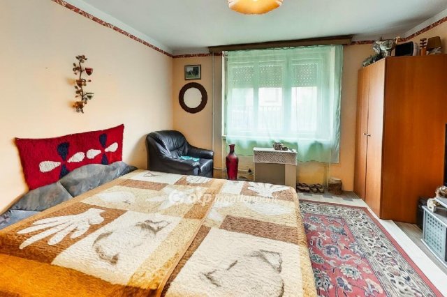 Eladó családi ház, Tófaluban 10.5 M Ft, 2 szobás