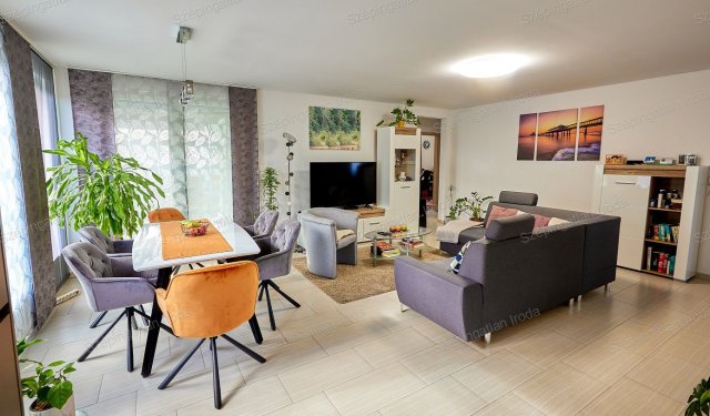 Eladó családi ház, Harkán 125 M Ft, 4 szobás