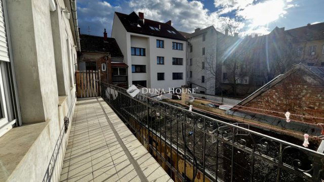 Eladó téglalakás, Szombathelyen 42 M Ft, 3 szobás