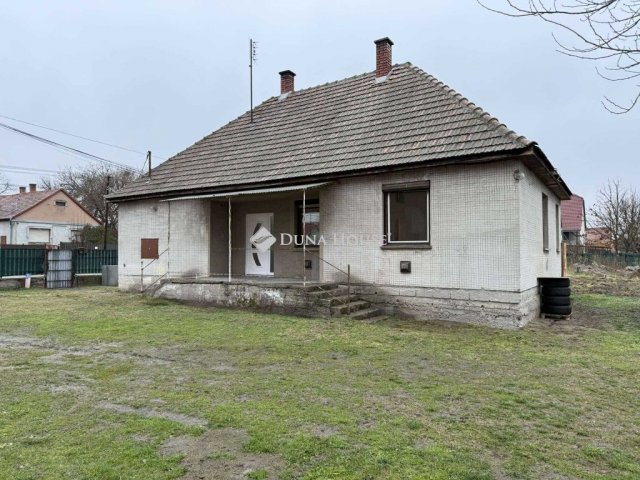Eladó családi ház, Izsákon 22.5 M Ft, 4 szobás