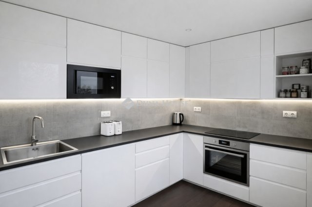 Eladó panellakás, Szegeden 62.9 M Ft, 3 szobás