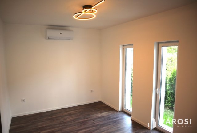 Eladó családi ház, Zamárdiban 134.9 M Ft, 4 szobás