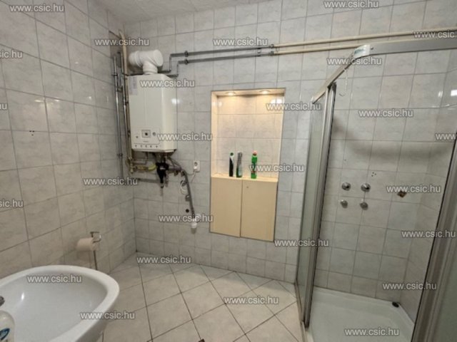 Eladó családi ház, Budapesten, III. kerületben 77.9 M Ft