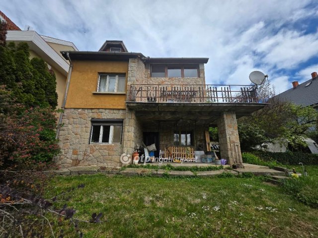 Eladó családi ház, Ürömön 154.85 M Ft, 7 szobás