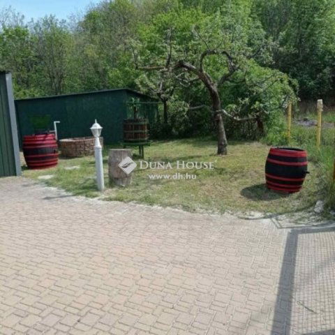 Eladó nyaraló, Szekszárdon 25.9 M Ft, 3 szobás