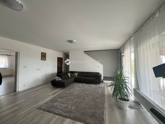 Eladó családi ház, Zalaegerszegen 99 M Ft, 5 szobás