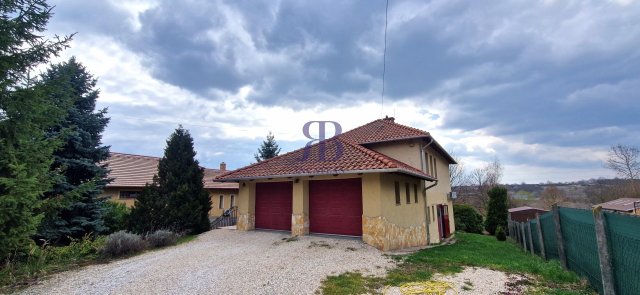 Eladó családi ház, Felcsúton 188 M Ft, 5 szobás