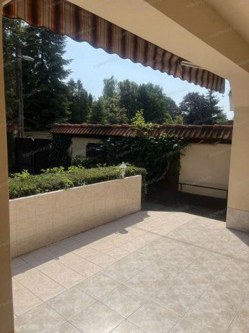 Eladó családi ház, Kecskeméten 139 M Ft, 5+2 szobás