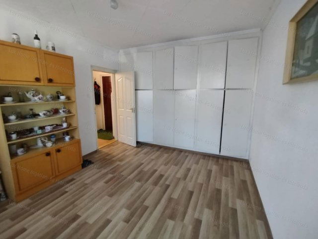 Eladó panellakás, Oroszlányban 28.49 M Ft, 2 szobás