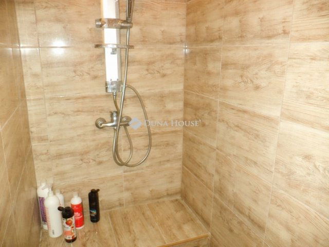 Eladó családi ház, Velencén 79.9 M Ft, 2 szobás