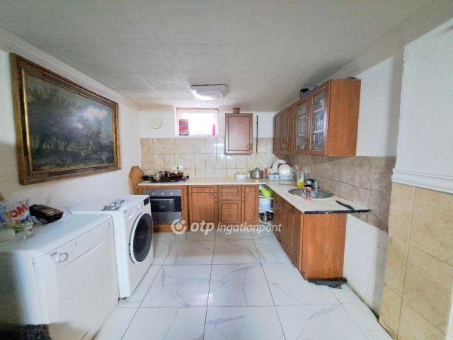 Eladó családi ház, Szolnokon 33 M Ft, 2+1 szobás