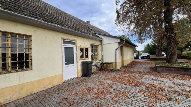 Eladó üzlethelyiség, Tótvázsonyban 69 M Ft