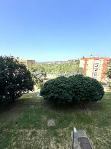 Eladó panellakás, Komlón 19.5 M Ft, 2 szobás