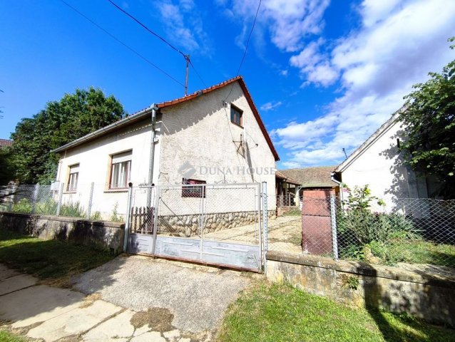 Eladó családi ház, Egyházaskozáron 28 M Ft, 4 szobás