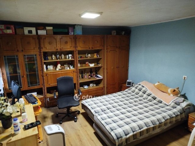 Eladó téglalakás, Pápán 13.5 M Ft, 1 szobás