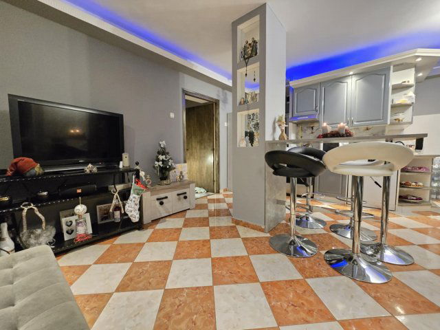 Eladó téglalakás, Dombóváron 32.9 M Ft, 2+1 szobás