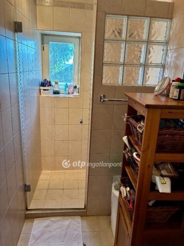 Eladó családi ház, Pécsett 92.9 M Ft, 4 szobás