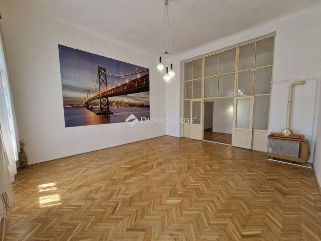 Eladó téglalakás, Baján 54.99 M Ft, 3 szobás