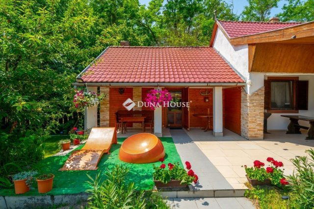 Eladó mezogazdasagi ingatlan, Pusztavacson 260 M Ft, 4 szobás