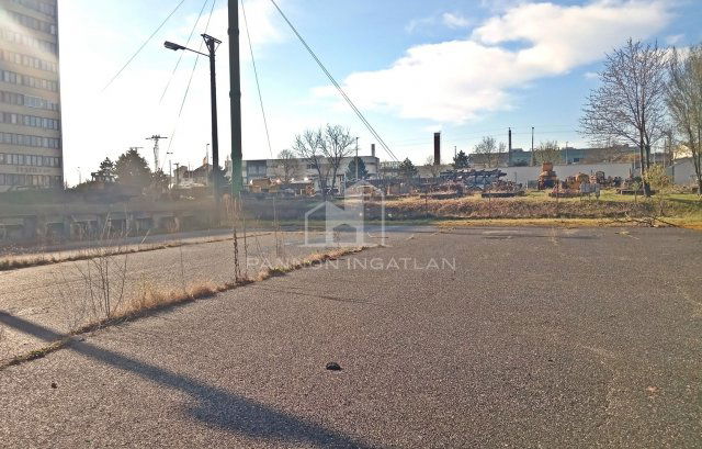 Kiadó telek, Veszprémben, Házgyári úton 500 E Ft / hó
