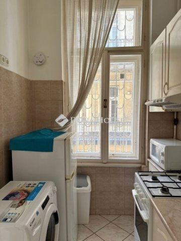 Eladó téglalakás, Budapesten, V. kerületben 75.9 M Ft, 1 szobás