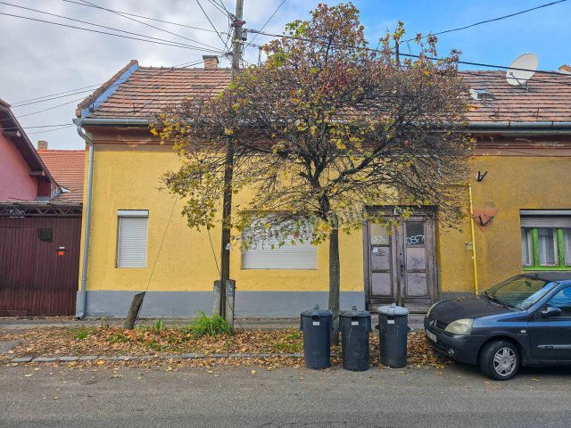 Eladó családi ház, Budapesten, XV. kerületben, Pestújhelyi úton