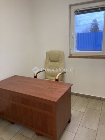 Kiadó ipari ingatlan, Helvécián 200 E Ft / hó