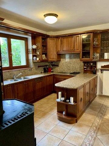 Eladó családi ház, Solymáron 185 M Ft, 8 szobás