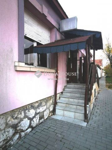 Eladó családi ház, Sárisápon 49.99 M Ft, 2 szobás