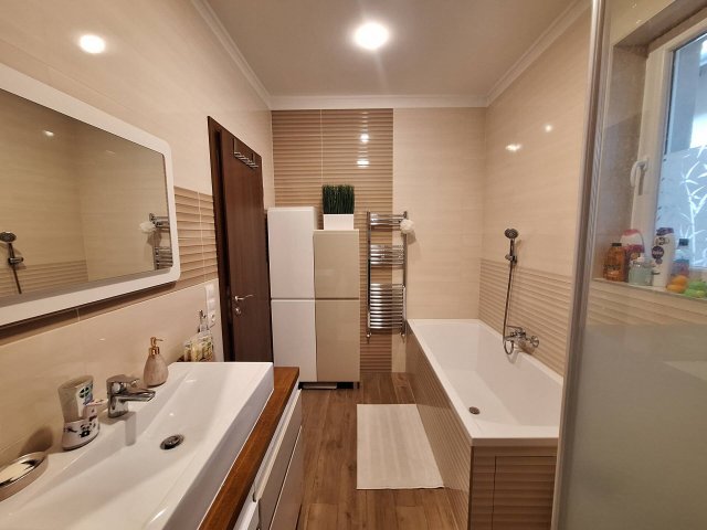 Eladó családi ház, Nagytarcsán 124 M Ft, 4 szobás