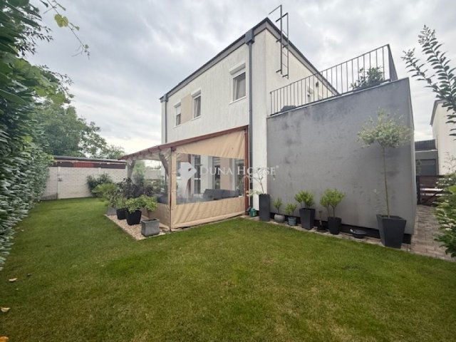 Eladó családi ház, Vecsésen 147 M Ft, 4 szobás