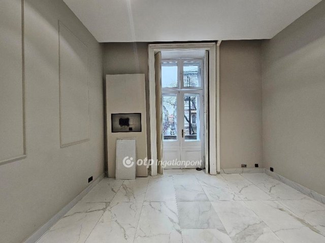 Eladó téglalakás, Budapesten, VI. kerületben 450 M Ft, 2 szobás