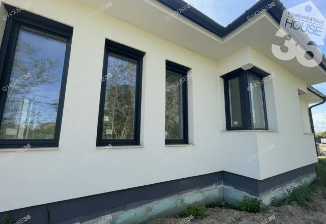 Eladó családi ház, Kecskeméten 66.9 M Ft, 4 szobás