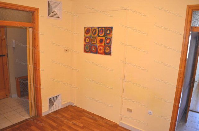 Kiadó téglalakás, albérlet, Szolnokon 140 E Ft / hó, 2+1 szobás