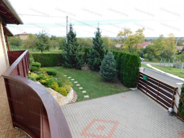 Eladó családi ház, Siófokon 148.9 M Ft, 4 szobás