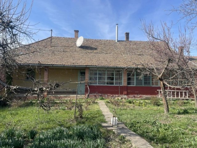Eladó családi ház, Szentesen 25.5 M Ft, 2 szobás