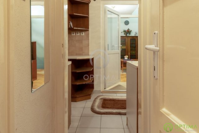 Eladó téglalakás, Budapesten, VI. kerületben, Nagymező utcában