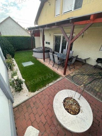 Eladó ikerház, Nyíregyházán 85 M Ft, 4+1 szobás