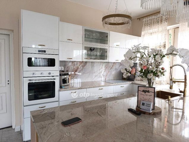 Eladó családi ház, Érden 249.9 M Ft, 10 szobás