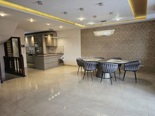 Eladó sorház, Budapesten, II. kerületben 390 M Ft, 7 szobás