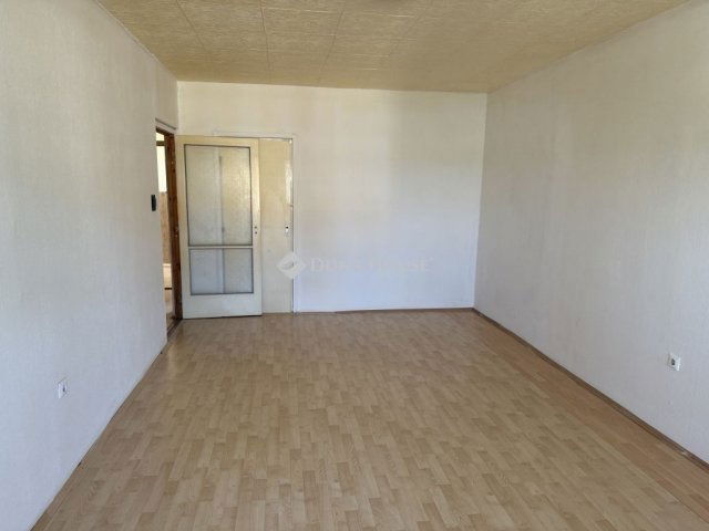 Eladó panellakás, Pécsett 39.99 M Ft, 2 szobás
