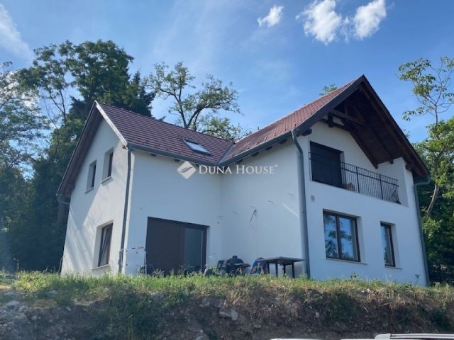 Eladó családi ház, Leányfaluban 159.9 M Ft, 4 szobás