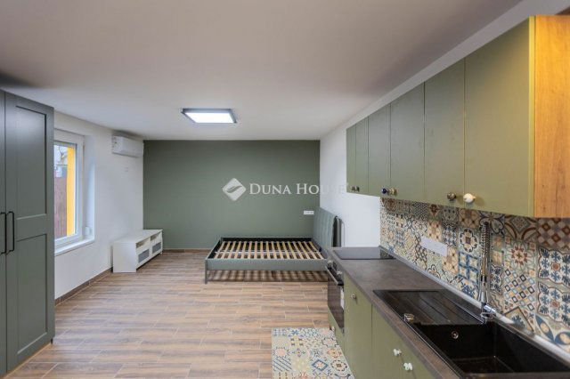 Eladó téglalakás, Budapesten, III. kerületben, Vörösvári úton