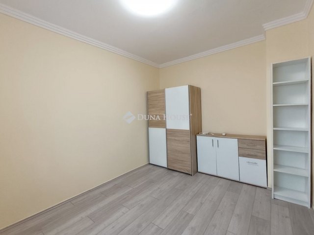 Kiadó téglalakás, albérlet, Kecskeméten 200 E Ft / hó