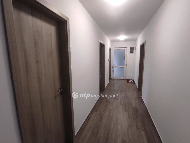 Eladó téglalakás, Szekszárdon 69.5 M Ft, 1+2 szobás