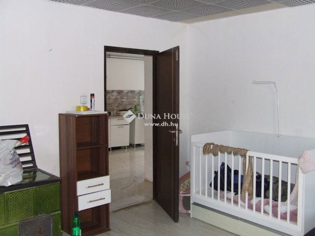 Eladó családi ház, Esztergomban 119.9 M Ft, 6 szobás