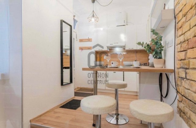 Eladó téglalakás, Budapesten, VI. kerületben 46.9 M Ft, 1 szobás