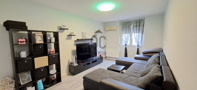 Eladó panellakás, Székesfehérvárott 59.9 M Ft, 4 szobás