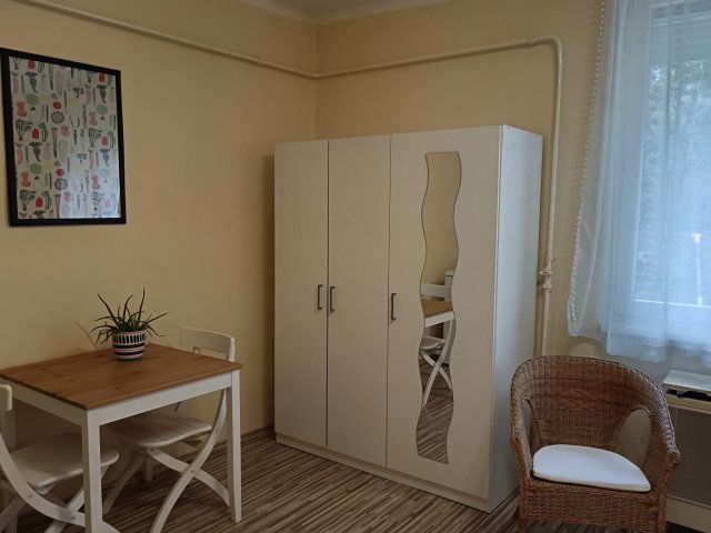 Kiadó téglalakás, albérlet, Pécsett, Ybl Miklós utcában